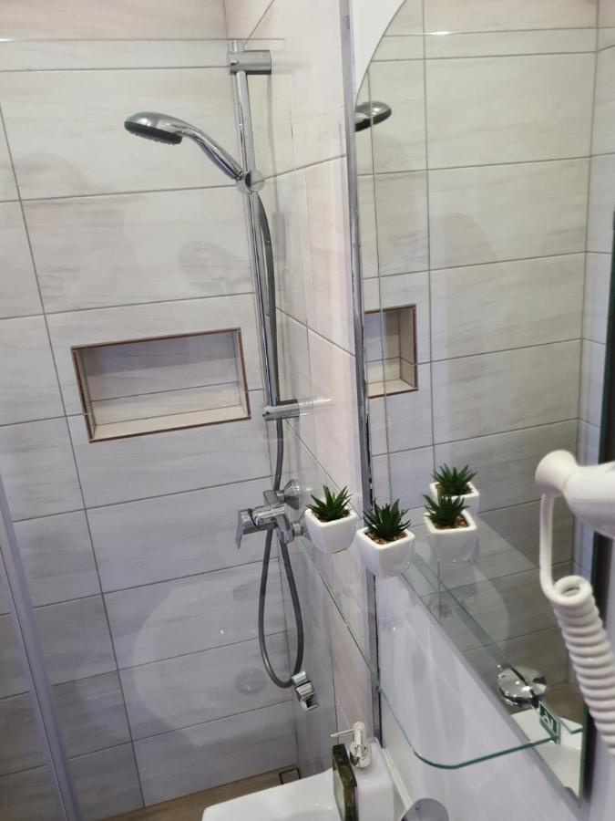 Jasna Hotelik Self Check-In Varsó Kültér fotó
